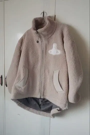 비비안 웨스트우드 보아 아우터 베이지 오버 사이즈