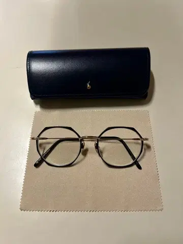 YellowsPlus MAGGY matt black&gold