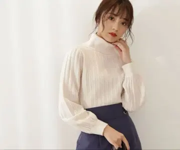 프로포션 바디 드레싱 볼륨 슬리브 아이렛 니트 베이지