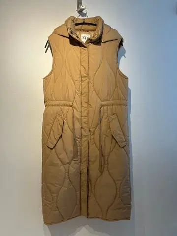 [ 새상품급 ] ZARA 후드 부착 베이지 퀼팅 다운 베스트