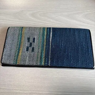 스트라이프 무늬 가죽 장지갑