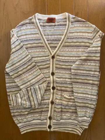 미쏘니 베이지 계열 스트라이프 V넥 가디건