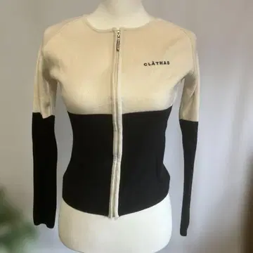 [ 새상품급 ] CLATHAS 아이보리 블랙 긴팔 상의