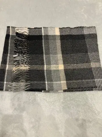 ARTISAN 그레이 계열 체크 머플러