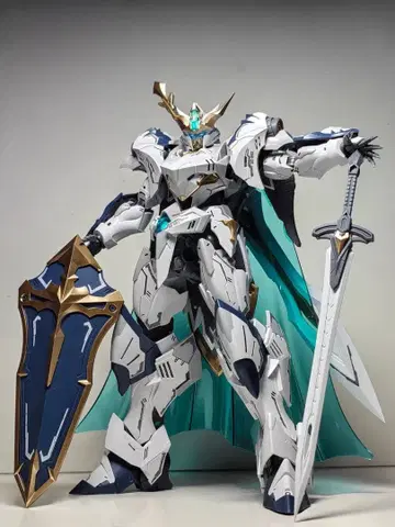 원탁의 기사단 거신검 트리스트람 1/144 미조립