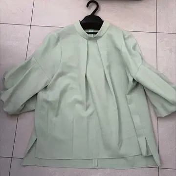 민트 그린 벌룬 소매 칠부 소매 셔츠 FENNEL