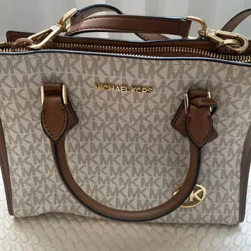 MICHAEL KORS 로고 프린트 숄더백