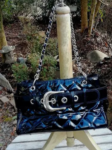 에나멜 숄더백 / 도시적