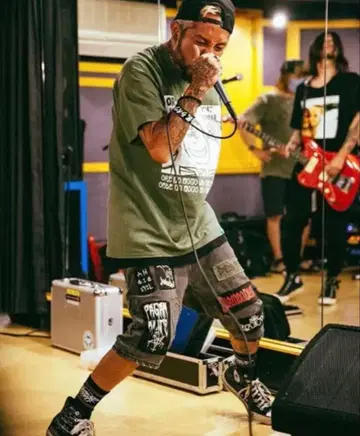 Jesse 착용 BONEZ 자이언 T셔츠