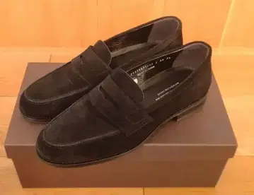 그린 라벨 릴랙싱 블랙 스웨이드 로퍼