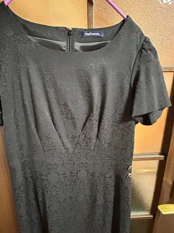 뉴요커 블랙 무릎 기장 원피스 반팔