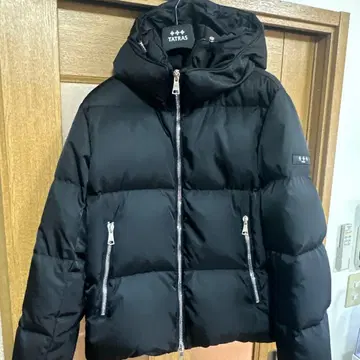 TATRAS 블랙 다운 자켓 후드 부착 그라미 가격 인하 협상 가능