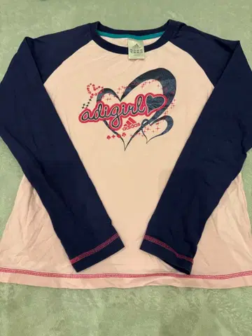 adidas 하트 프린트 긴팔 T셔츠 13-14Y