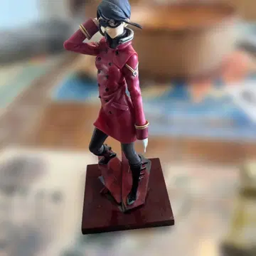 빨간색 코트 피규어