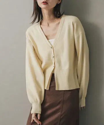 [새상품급] SENSE OF PLACE 뉴앙스 버튼 V넥 가디건