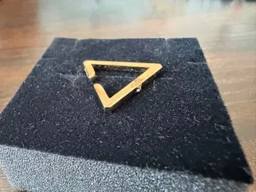 Jouete 골드 삼각형 귀찌