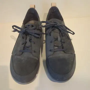 Clarks 그레이 스웨이드 스니커즈