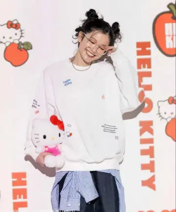 [미사용 새상품 택 포함] 키티 자수 맨투맨