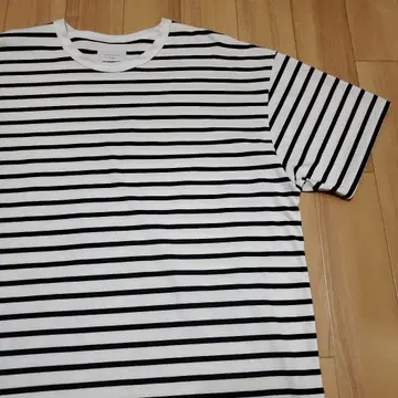 새상품급 UNDECORATED 앙데코레이티드 보더 T셔츠 일본제