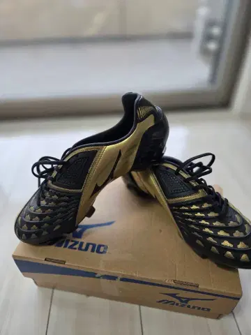 [거의 새상품] 미즈노 웨이브 이그니타스 3 SL 골드 x 블랙 26cm