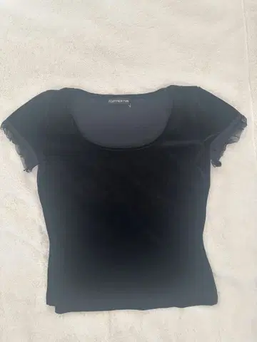 블랙 벨로아 프릴 소매 반팔 상의