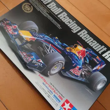 타미야 1/20 레드불 레이싱 르노 RB6