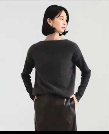 [ 미개봉 새상품 ] 데밀크스 빔즈 플러피 보트넥 니트