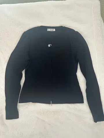 블랙 지퍼 가디건 브로치 포함