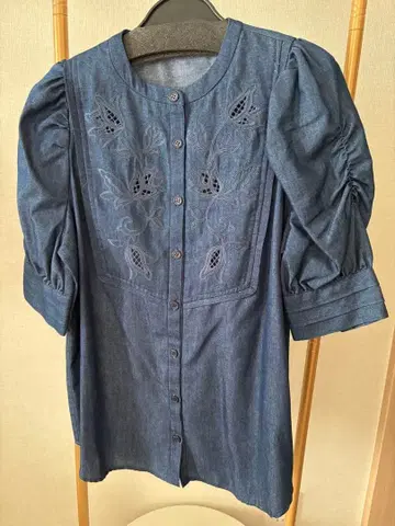 택 포함 리랜드트루 데님 퍼프 슬리브 블라우스