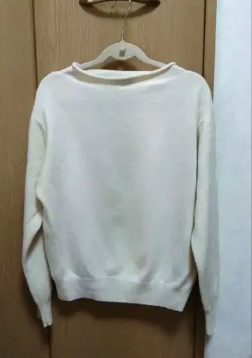 마가렛호웰 울 캐시미어 롤넥 니트 화이트