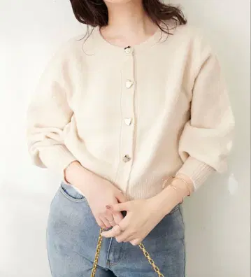 내추럴 꾸뛰르 하트 단추 크루넥 가디건 미사용 새상품