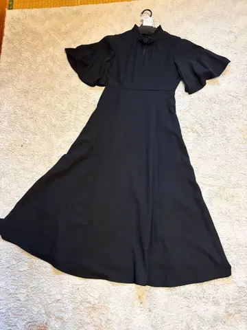 블랙 플레어 슬리브 원피스