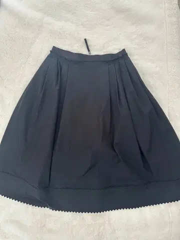 블랙 플레어 스커트 폴리에스테르 100%