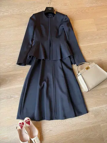 ANAYI 네이비 페플럼 수트