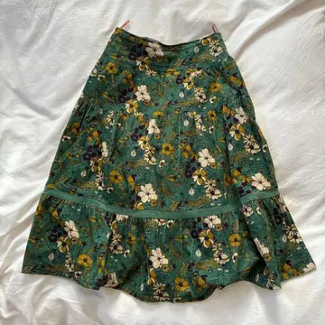 호코모모라 꽃 패턴 프린트 스커트