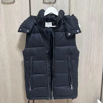 블랙 후드 부착 다운 베스트 S 사이즈