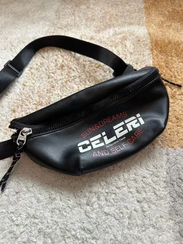 CELERI 바디백 블랙