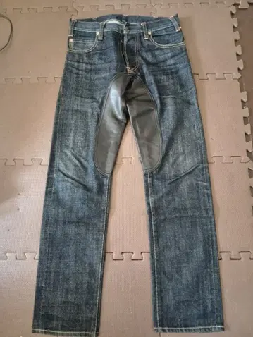 레드캣 살롱 스킨 온 데님 RED CAT SALOON