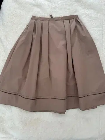 베이지 플레어 스커트 플리츠 포함