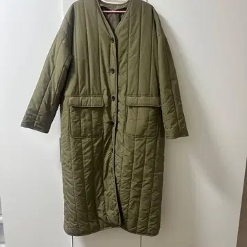 올리브색 퀼팅 롱 코트
