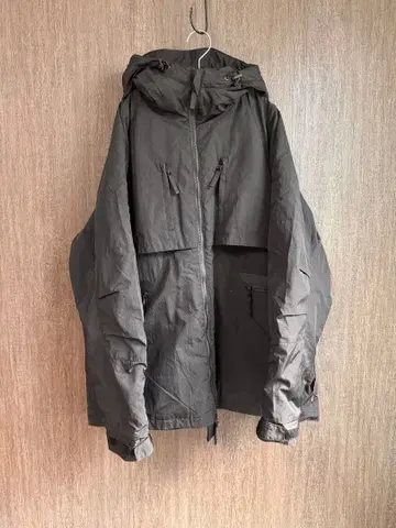 GOOPiMADE 후드 부착 마운틴 후드티 블랙