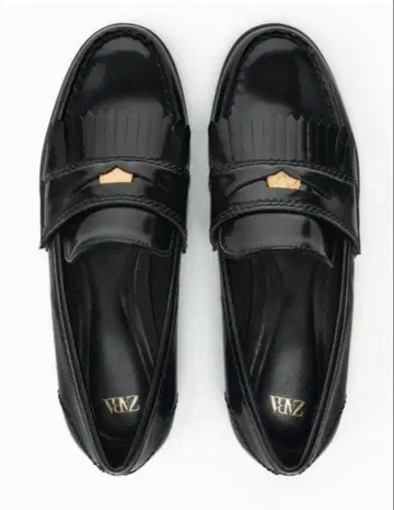 [새상품급] ZARA 플랫 로퍼 메탈 디테일 코인 로퍼 블랙