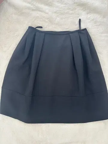 블랙 플레어 스커트 무릎 기장