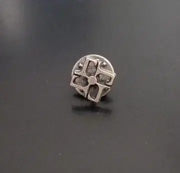 딸리아또레 TAGLIATORE 라펠 핑 실버 미사용 새상품