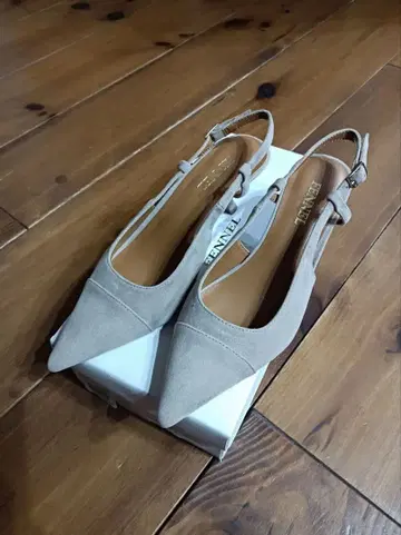 FENNEL 탈착 리본 포함 펌프스