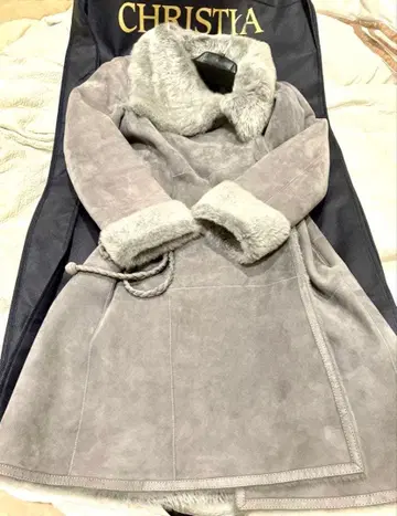 CHRISTIA DAMA Collection 그레이 무스탕 코트