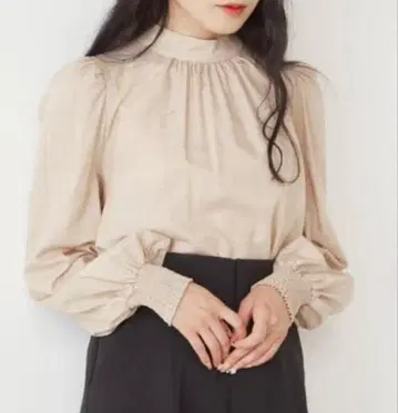 Tiara 백 버튼 블라우스 택 포함 미사용품