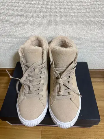 TOMMY HILFIGER 무스탕 하이컷 스니커즈