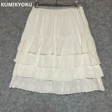 KUMIKYOKU 화이트 플레어 스커트 무릎 기장
