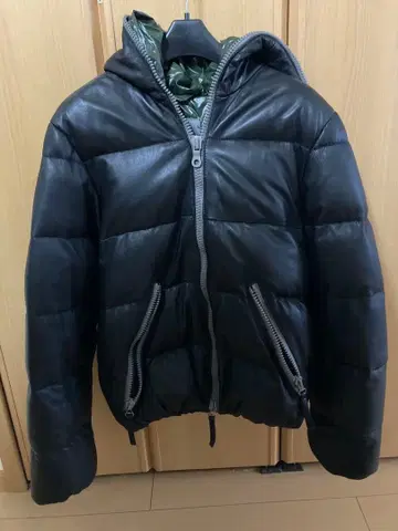 DUVETICA 후드 부착 다운 자켓 46 사이즈 블랙